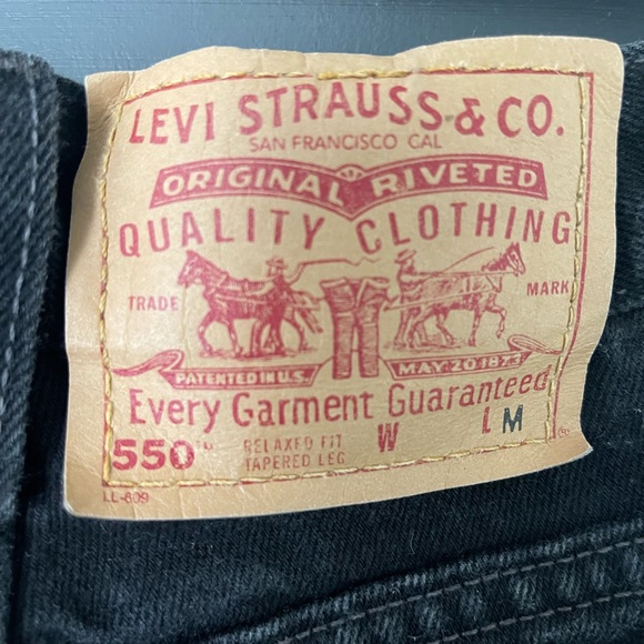 Levi black distressed shorts - fits like a 24 - Picture 7 of 9